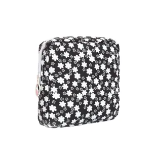 Pochette zippée florale noir et blanc portable, sac de rangement compact pour cosmétiques et pièces.