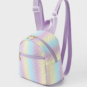 Leuke pastel regenboog mini rugzak met ruitsteppatroon en paarse bandjes voor dagelijks gebruik.