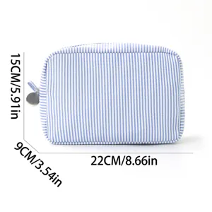 Blau-weiß gestreifte Seersucker Kosmetiktasche tragbare Make-up Tasche mit Reißverschluss.