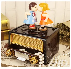 Vintage Retro Radio Spieldose mit süßem Küssendes Paar Figur für Schmuck Geschenk