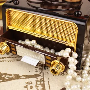 Vintage Radio Spieldose mit Schublade und Perlen, dekorative Schmuckaufbewahrung für Geschenke.