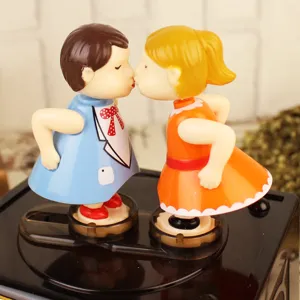 Vintage küssendes Paar Spieluhr Harz Ornament romantisches Valentinstagsgeschenk Heimdekor