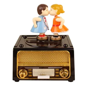 Vintage Retro Radio Spieluhr mit kuessendem Paar Figuren, romantische Tischdeko Geschenk.