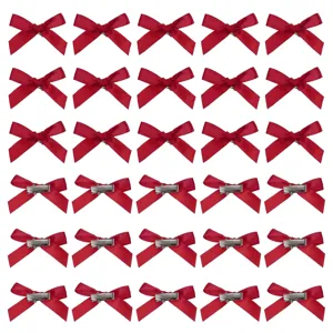 Set di mollette per capelli con fiocco rosso, forcine in tessuto con clip metalliche.