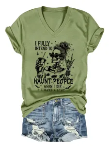 Groen V-hals T-shirt met korte mouwen, grappige skeleton print en hippe denim korte broek.