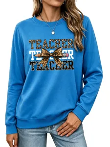 Sudadera azul cómoda para mujer con detalle de diseño de leopardo profesor y lápiz.