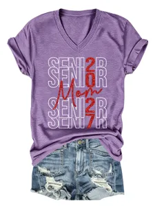 Lila V-Ausschnitt Kurzarm T-Shirt mit Senior 2027 Mom Grafikdruck Motiv für Damen.