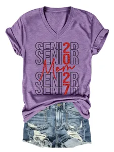 Damen V-Ausschnitt Kurzarm lila T-Shirt kombiniert mit Jeansshorts für lässige Alltagsmode senior 2027.