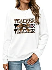 Sudadera blanca de manga larga para mujer con estampado gráfico de leopardo de profesor.