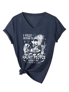 Gedetailleerd overzicht van het dames V-hals t-shirt met skeletprint en geknoopte zoom.