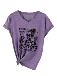 Stijlvol dames V-hals t-shirt met korte mouwen, grappige skeleton print en knoopdetail.