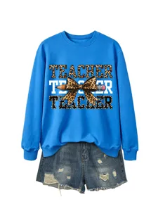 Vista detallada de sudadera azul de mujer con estampado de leopardo profesor y lazo.