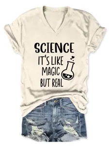 Dames casual V-hals korte mouw wetenschap slogan print T-shirt gecombineerd met denim korte broek.