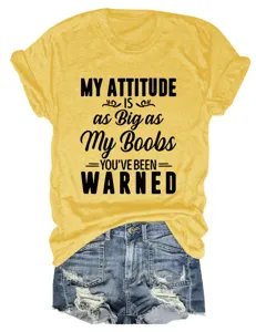Dames casual ronde hals korte mouw slogan geprint T-shirt gecombineerd met jeansshorts.