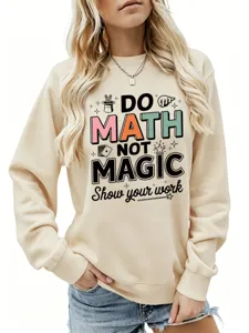 Detailansicht des beigen Sweatshirts mit kreativem Mathe Spruch und weichem Stoff.