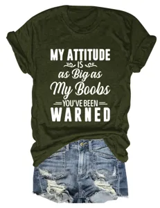 Gedetailleerd overzicht van legergroen t-shirt met korte mouwen en witte opdruk.