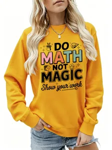 Nahaufnahme der lässigen gelben Damen Sweatshirt mit mathematischem Aufdruck Detail.