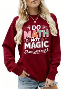 Nahaufnahme des gemusterten Sweatshirts mit lustigem mathematischen Spruch und Motiv.
