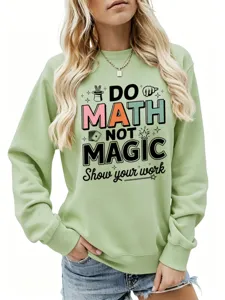 Detailansicht des hellgrünen Damen Sweatshirts mit lustigem Mathe und Magie Grafikdruck.