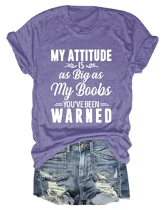 Gedetailleerd overzicht van het casual paarse t-shirt met korte mouwen en grappige opdruk.