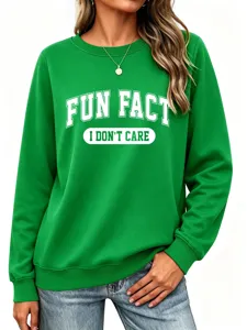 Sweat-shirt à manches longues vert avec détail d'impression amusant, style décontracté.
