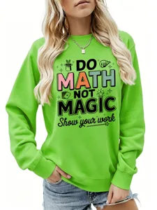 Grüner Grafik-Sweatshirt-Detail mit Mathe-Textprint und bequemen langen Ärmeln für den Alltag.