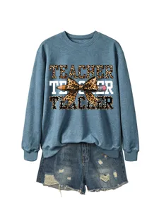 Vista detallada de sudadera azul de mujer con estampado de leopardo profesor y lazo.
