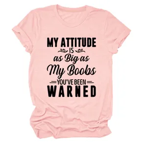 Roze casual korte mouw t-shirt voor dames met een grappige quote grafische tekst design detail