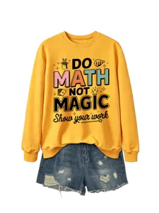 Damen lässiger gelber Langarm-Sweatshirt mit Destroyed Jeans-Shorts Set, schickes Outfit.