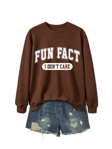 Sweat-shirt à manches longues marron imprimé, vue détaillée du tissu et du texte casual.