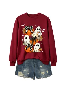 Halloween Geist Kürbis Druck bordeauxroter Pullover und destroyed Jeansshorts Outfit