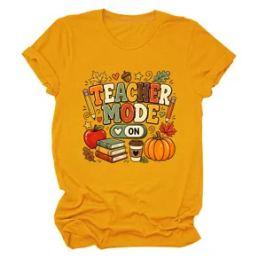 Close-up van de vintage herfst leraar grafische print op zachte mosterdgele katoenen stof.