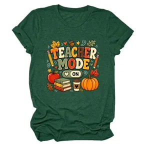 Donkergroen dames t-shirt met korte mouwen en herfst leraar grafische opdruk detail.