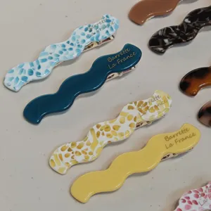 Retro acetate wave hair clip for women, stylish side bangs pin and sweet hair accessories.