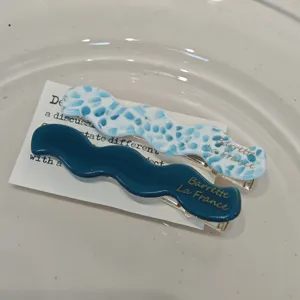 Retro acetate wave hair clip set, elegant side bangs bobby pins for women and girls daily styling.