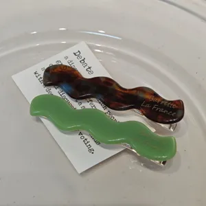 Retro acetic acid wave hair clip set, elegant side bangs clip and barrette for women.