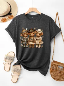 Vista dettagliata della t-shirt a maniche corte in cotone grigio scuro con stampa cowboy.