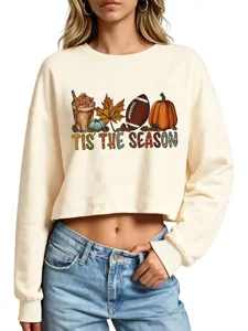 Gros plan détaillé sur l'imprimé graphique d'automne du sweat-shirt beige court tendance.
