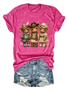 Simpatico t-shirt manica corta da donna con stampa di mucca e pantaloncini di jeans.