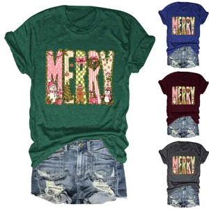 Weihnachts-Motiv Detailansicht mit festlichem MERRY-Druck auf dem bequemen Baumwoll-Damenshirt.