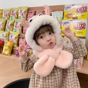 Simpatico set cappello e sciarpa in peluche per bambini, caldo berretto con paraorecchie bimbo.