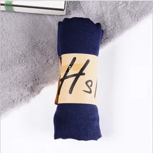 Sciarpa in lino e cotone di colore blu navy tinta unita, scialle da spiaggia traspirante.