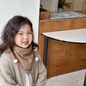 Toddler floral triangular scarf baby winter warm bib cute tassel kids fashion accessory detail