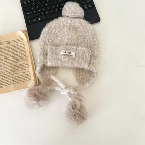Bonnet tricoté chaud d'hiver pour enfants avec cache-oreilles et pompons mignons douillet