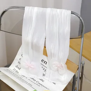 Manches de protection solaire pour femmes en soie glacée blanc avec nœuds roses doux