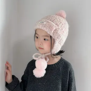 Joli bonnet d'hiver en tricot rose pour bébé avec cache-oreilles et pompons, bonnet chaud.
