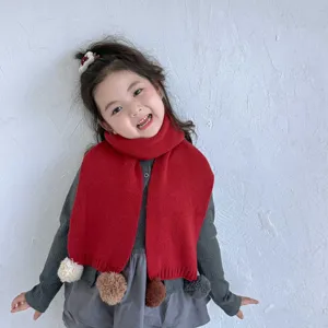 Écharpe tricotée pour enfants avec pompons colorés, cache-cou chaud d'hiver pour filles et garçons.