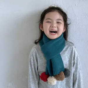 Écharpe Tricotée Chaude d'Hiver pour Enfants Pompons Colorés Mignonne Douce en Polyester pour Garçons Filles Vêtements Quotidiens Extérieurs