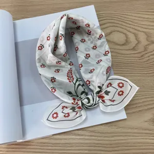 Pañuelo cuadrado pequeño de algodón puro estilo coreano 58cm, accesorio elegante.