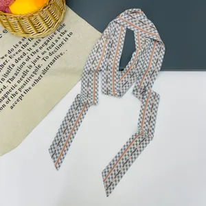 Lunga sciarpa in seta elegante motivo pied de poule rigato foulard accessorio versatile